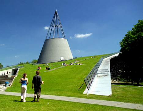 The grass roof of TU Delft Library